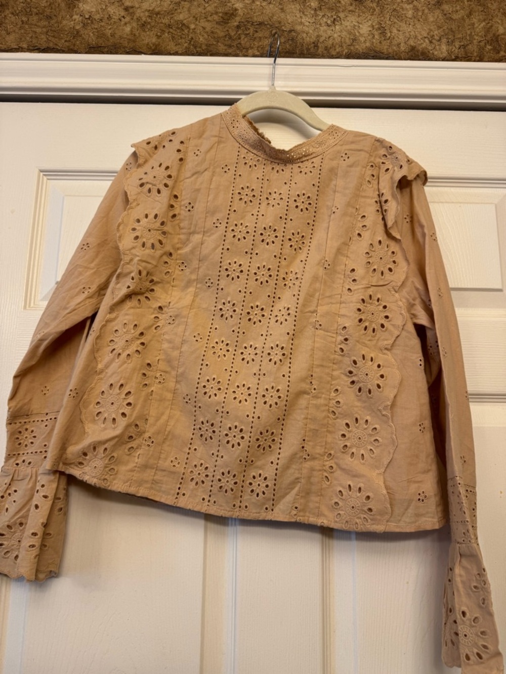 Tuckernuck Hyacinth House Cream Tan Eyelet Long Sleeve Gracelyn Blouse Small NWT - Picture 4 of 4